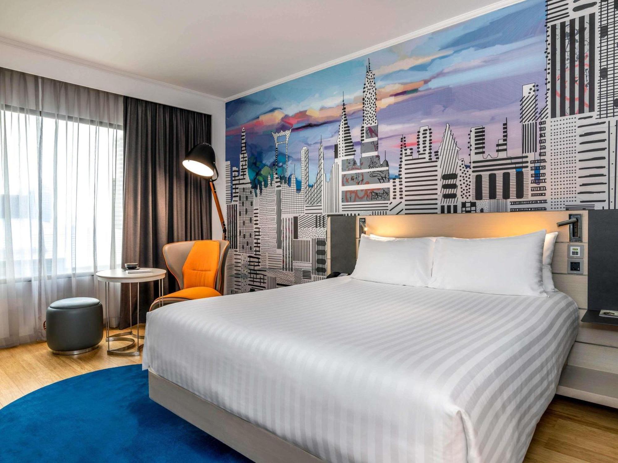 Deluxe Room with a Queen Bed,1729995521:JPEG