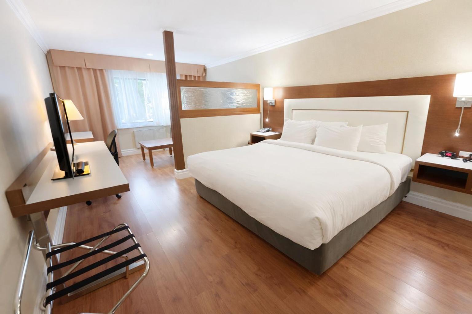 Junior Suite King,1742665004:JPEG