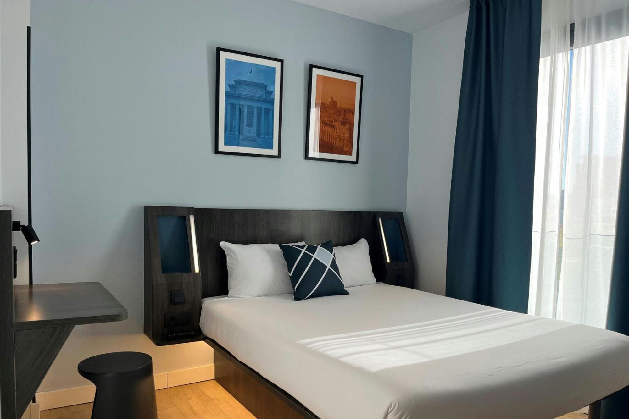 Standard Double Room One Queen Bed,1766610303:JPEG