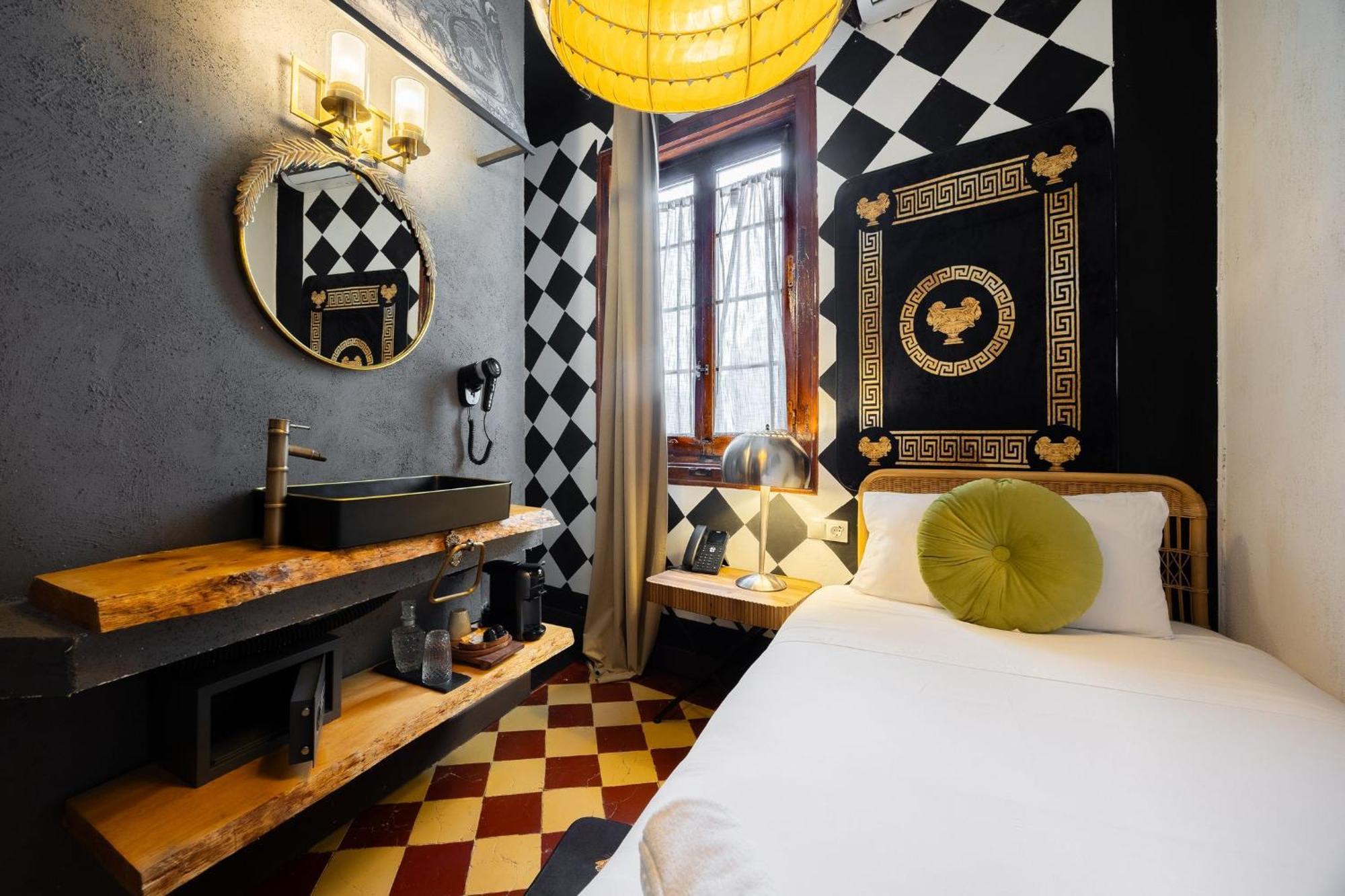 Double Room,1758289705:JPEG