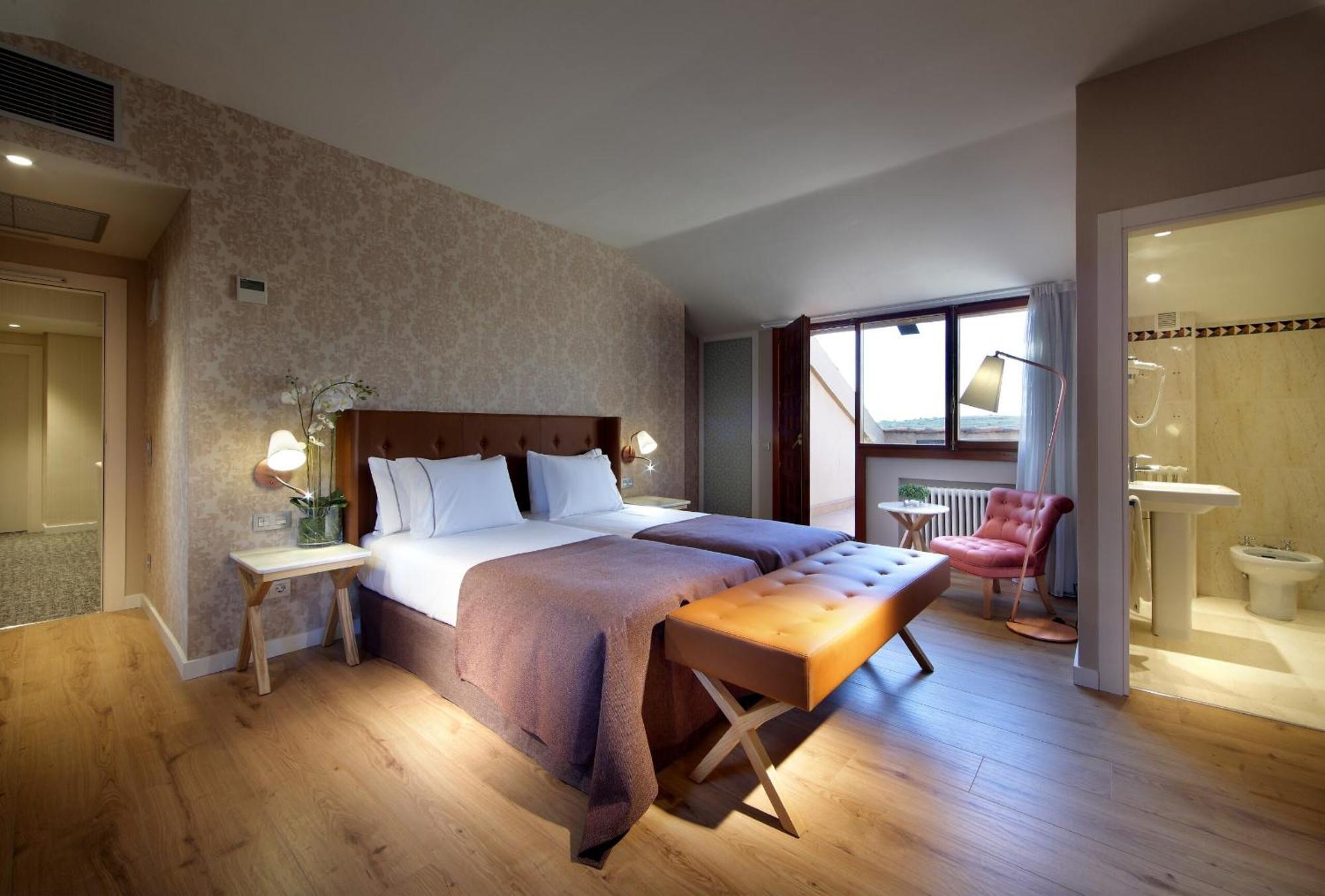 Large Double Room,1758523338:JPEG