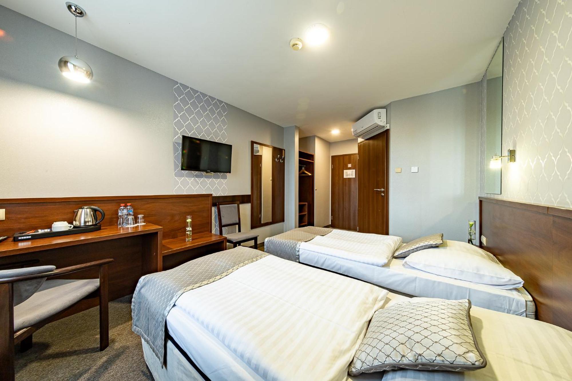 Standard Twin Room,1758532568:JPEG
