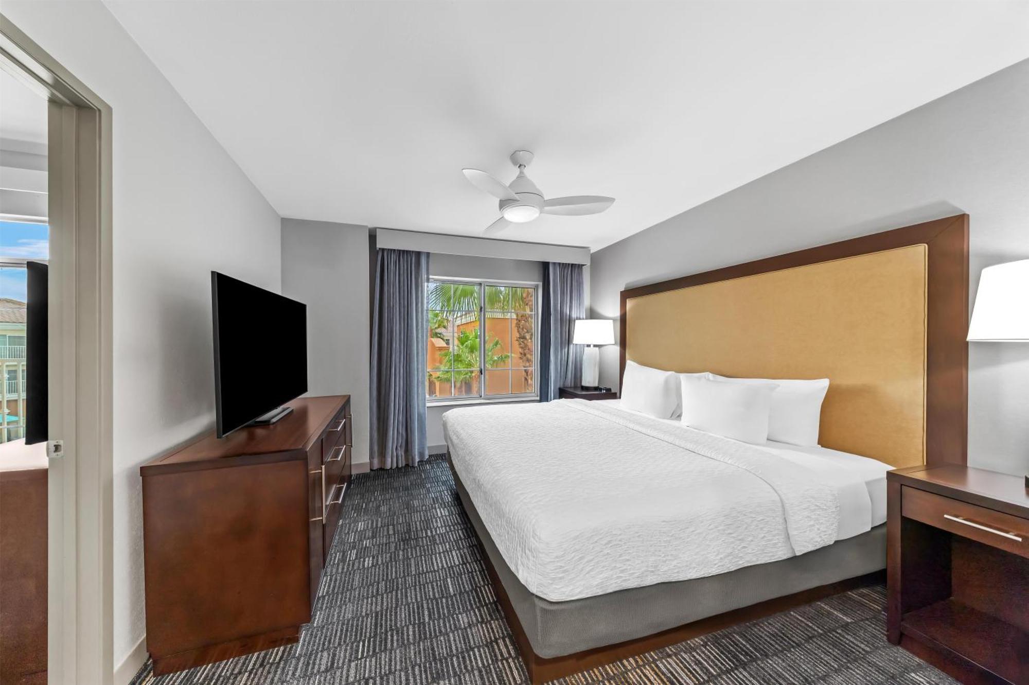 One-Bedroom King Suite - Non-Smoking,1765849648:JPEG
