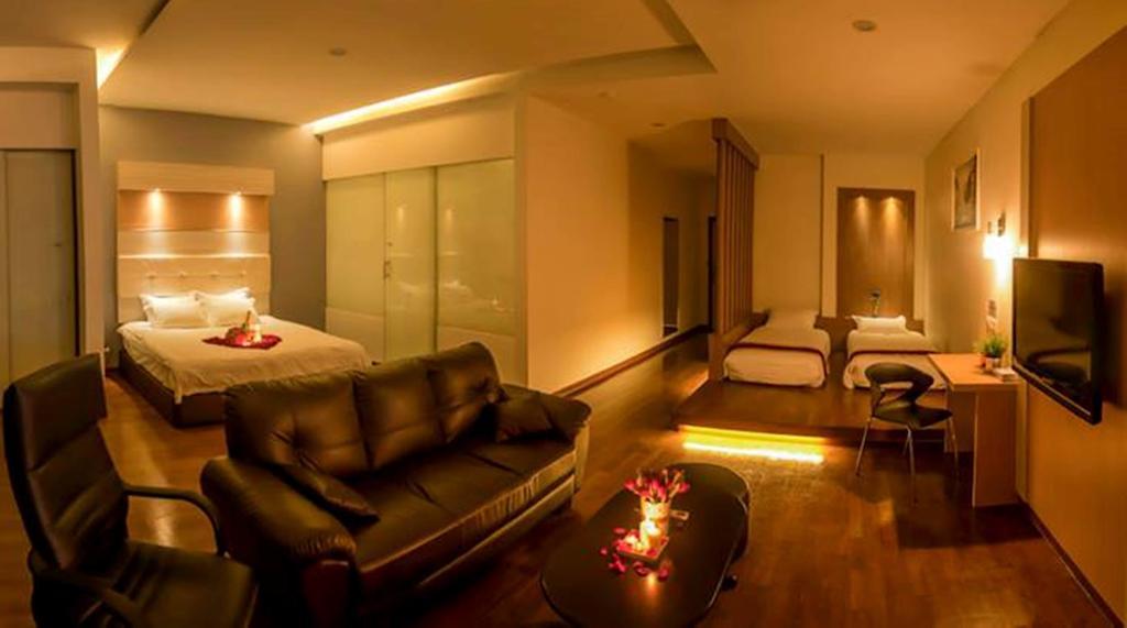 Superior Suite with Spa Bath,234886173:JPEG