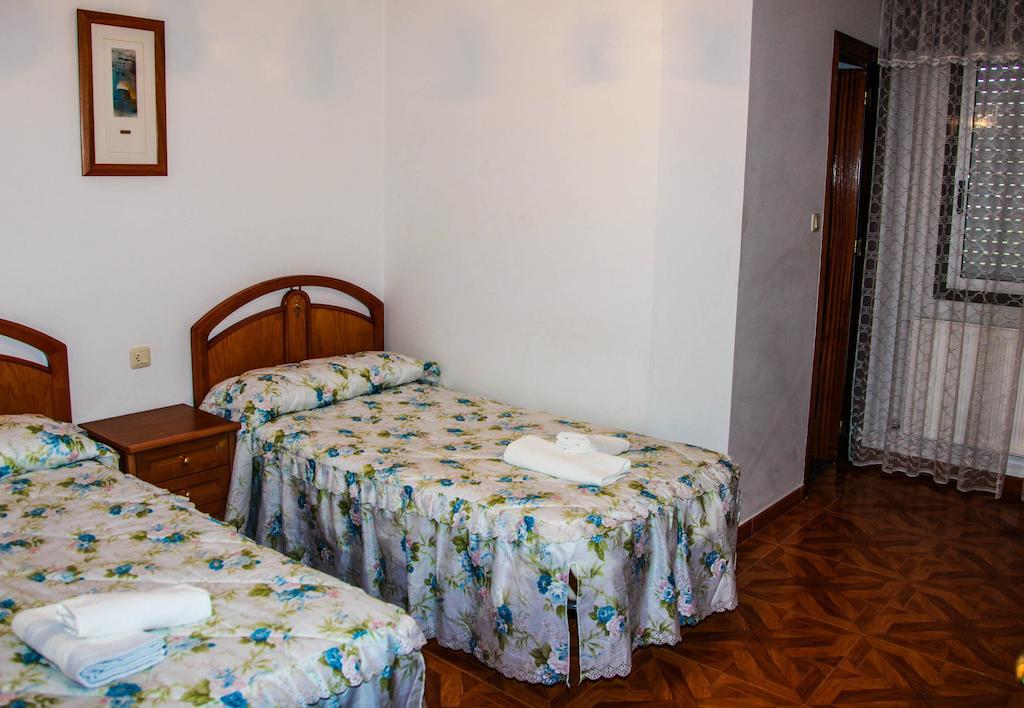 Large Twin Room,382893301:JPEG