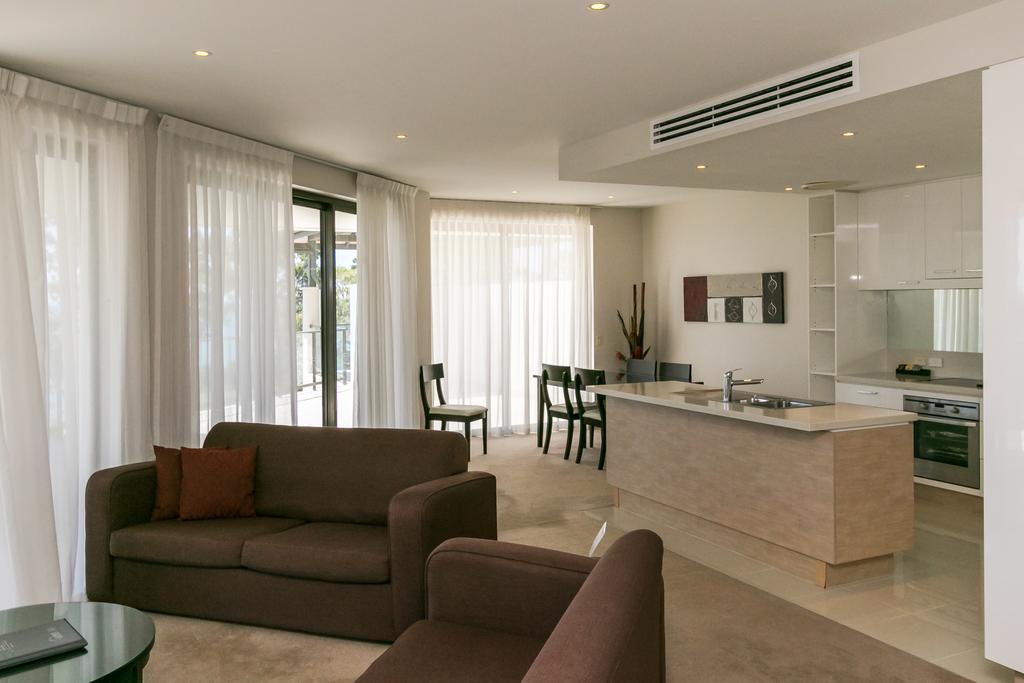 Two-Bedroom Apartment Executive Esplanade or Ocean View,64524007:JPEG