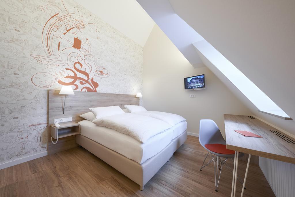 Double Room - Attic,464161794:JPEG