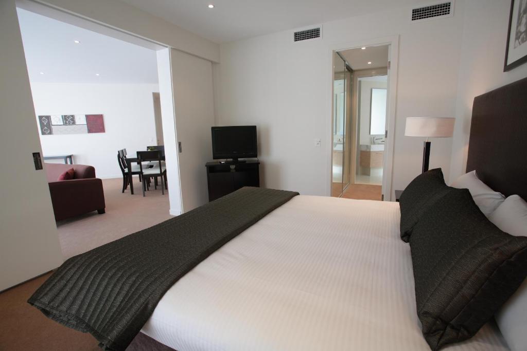 One-Bedroom Apartment,61954192:JPEG