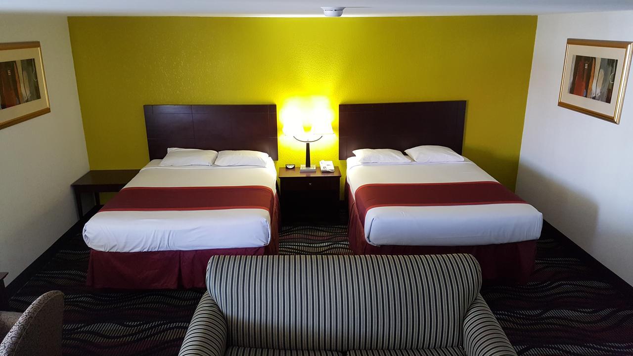 Queen Suite with Two Queen Beds,631276689:JPEG