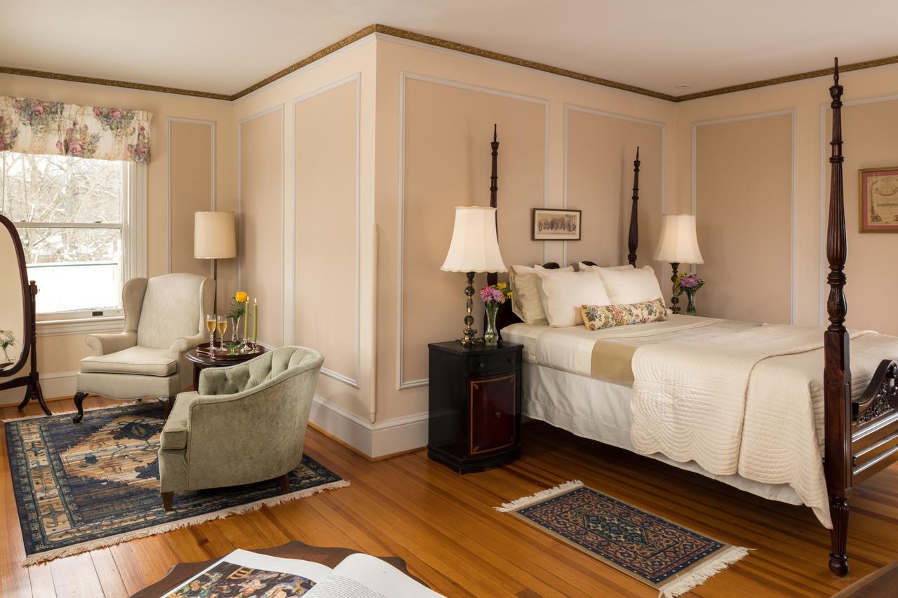 Double Room with Private External Bathroom,640807563:JPEG