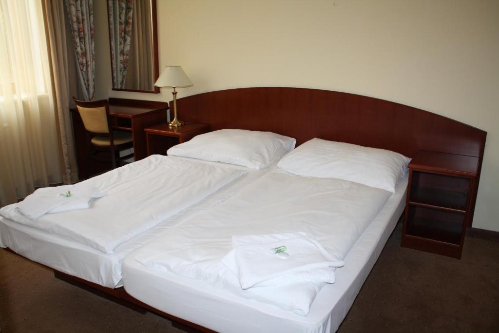 Double Room - Attic,886355356:JPEG