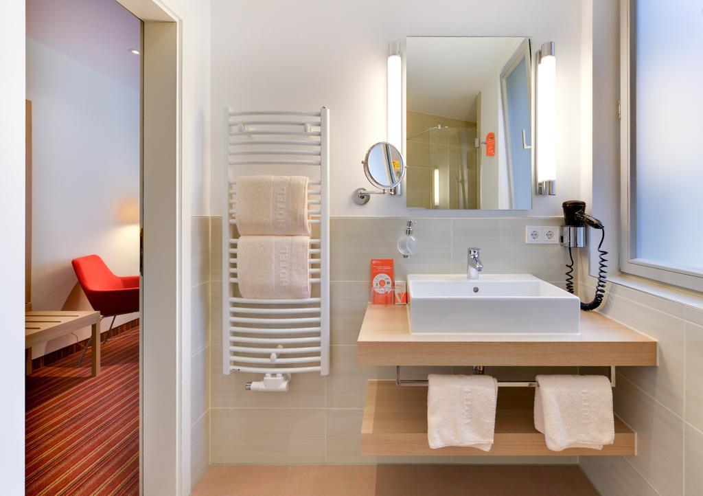 Business Double Room,665591673:JPEG