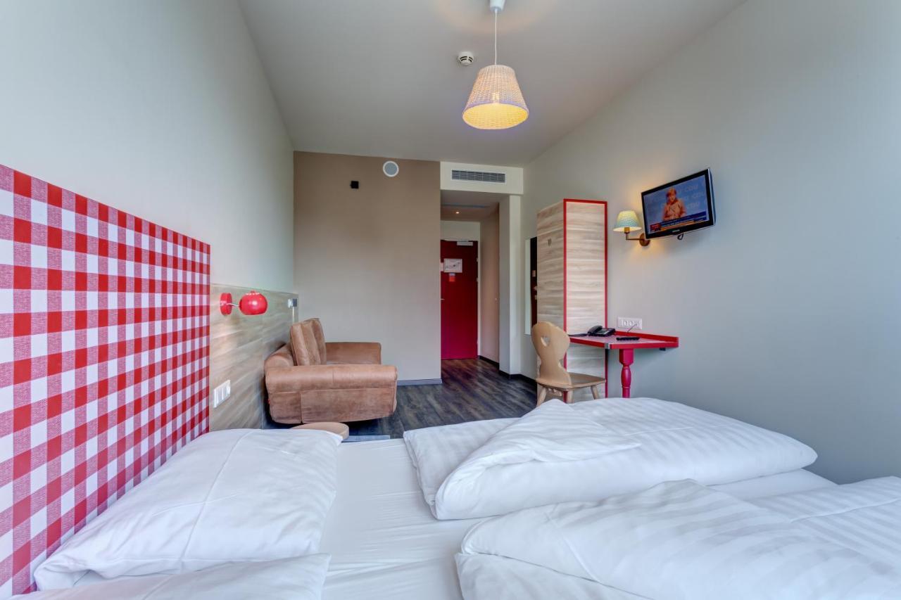 Twin Room,742911307:JPEG