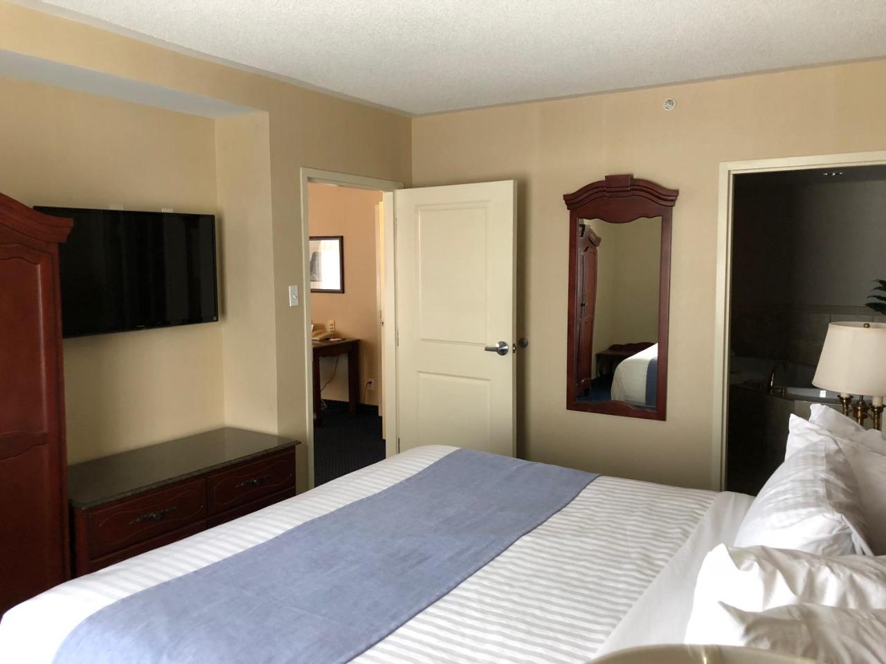 King Suite - Non-Smoking,761971702:JPEG