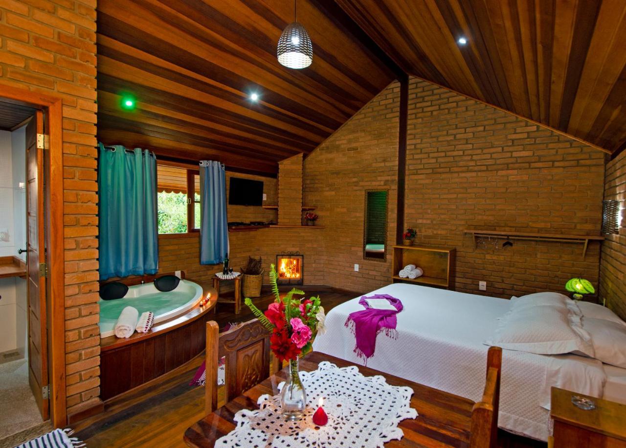 Superior Chalet with Hot Tub,768753265:JPEG