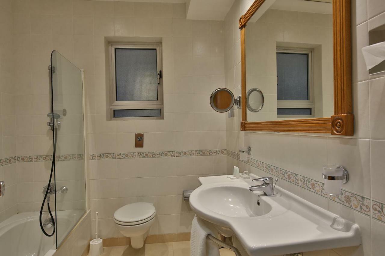Double or Twin Room with Sea View South Facing,1435906315:JPEG