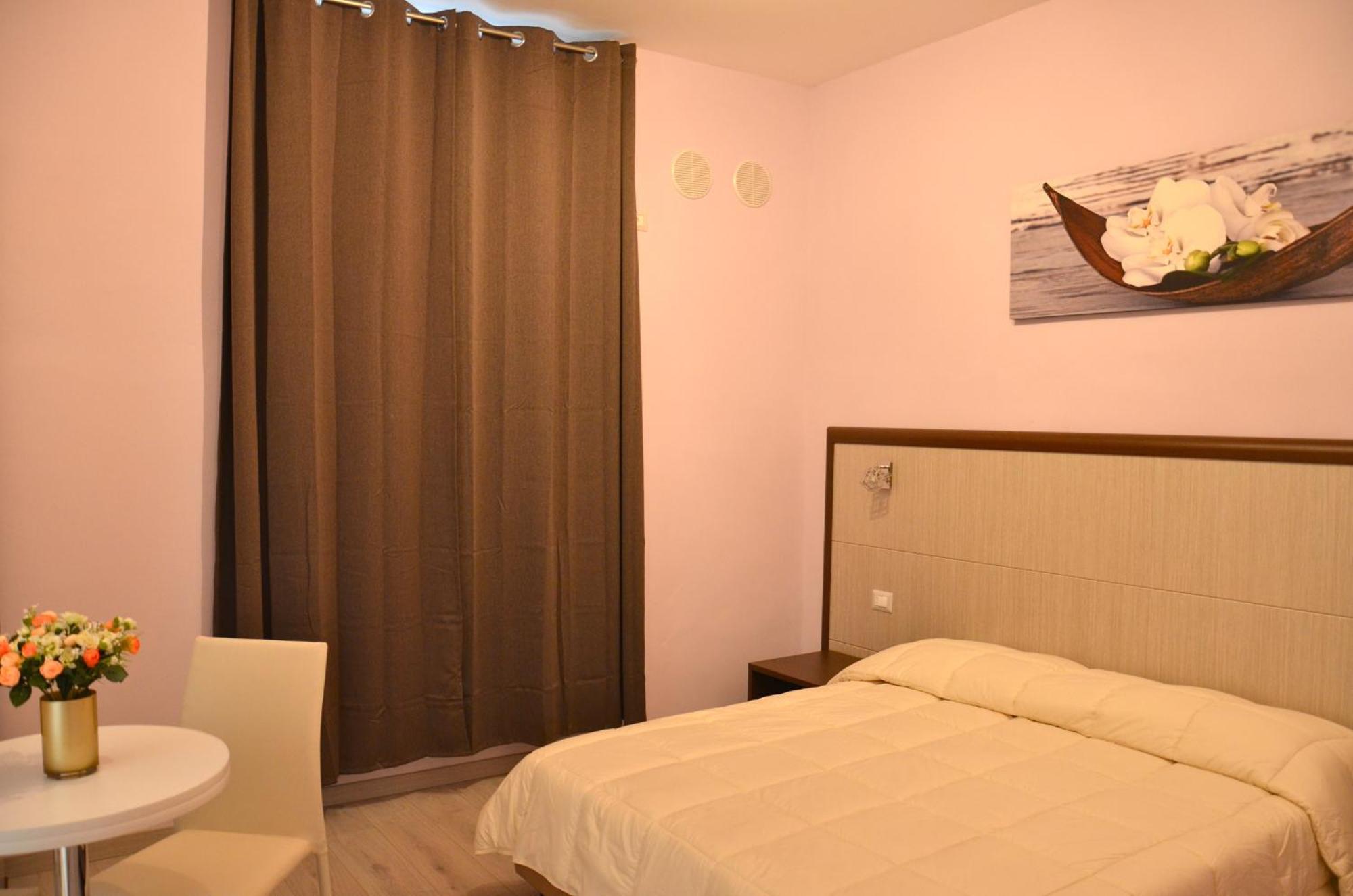 Double or Twin Room,843250181:JPEG
