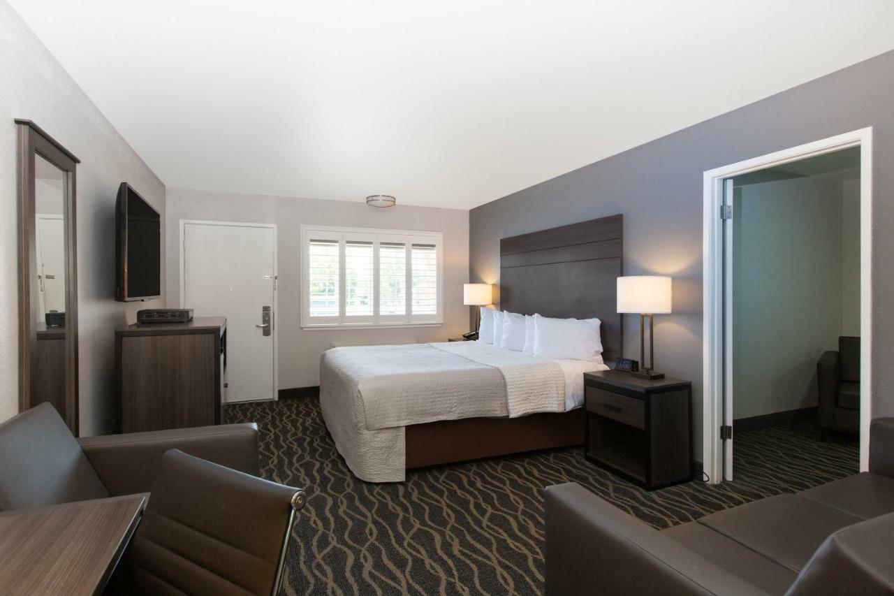 1 Queen Bed 1 Twin Bed Non-Smoking,911136547:JPEG