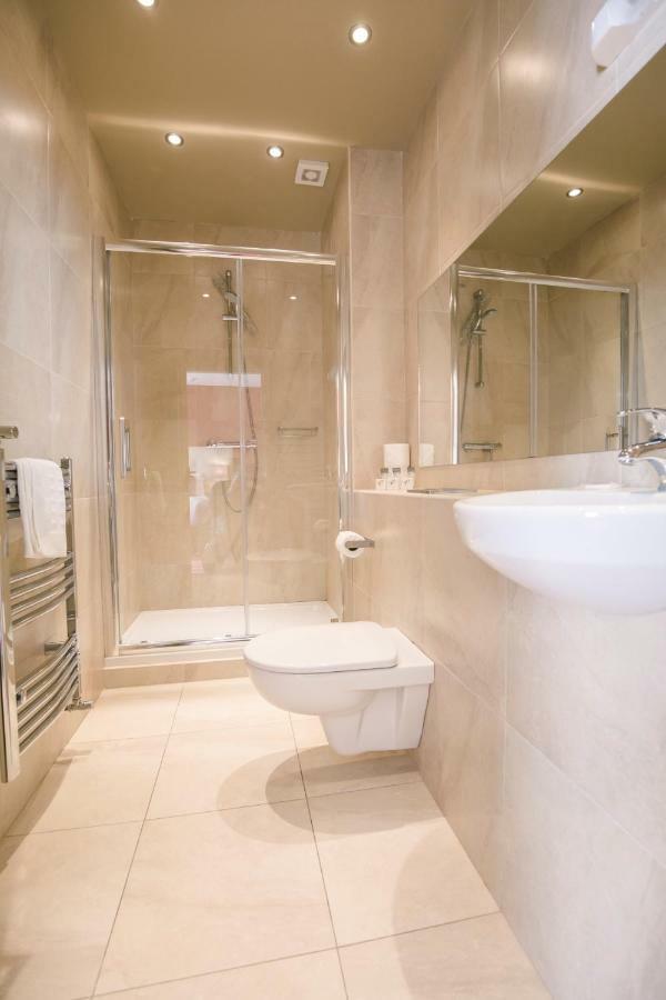 Quadruple Room Shower,907000276:JPEG