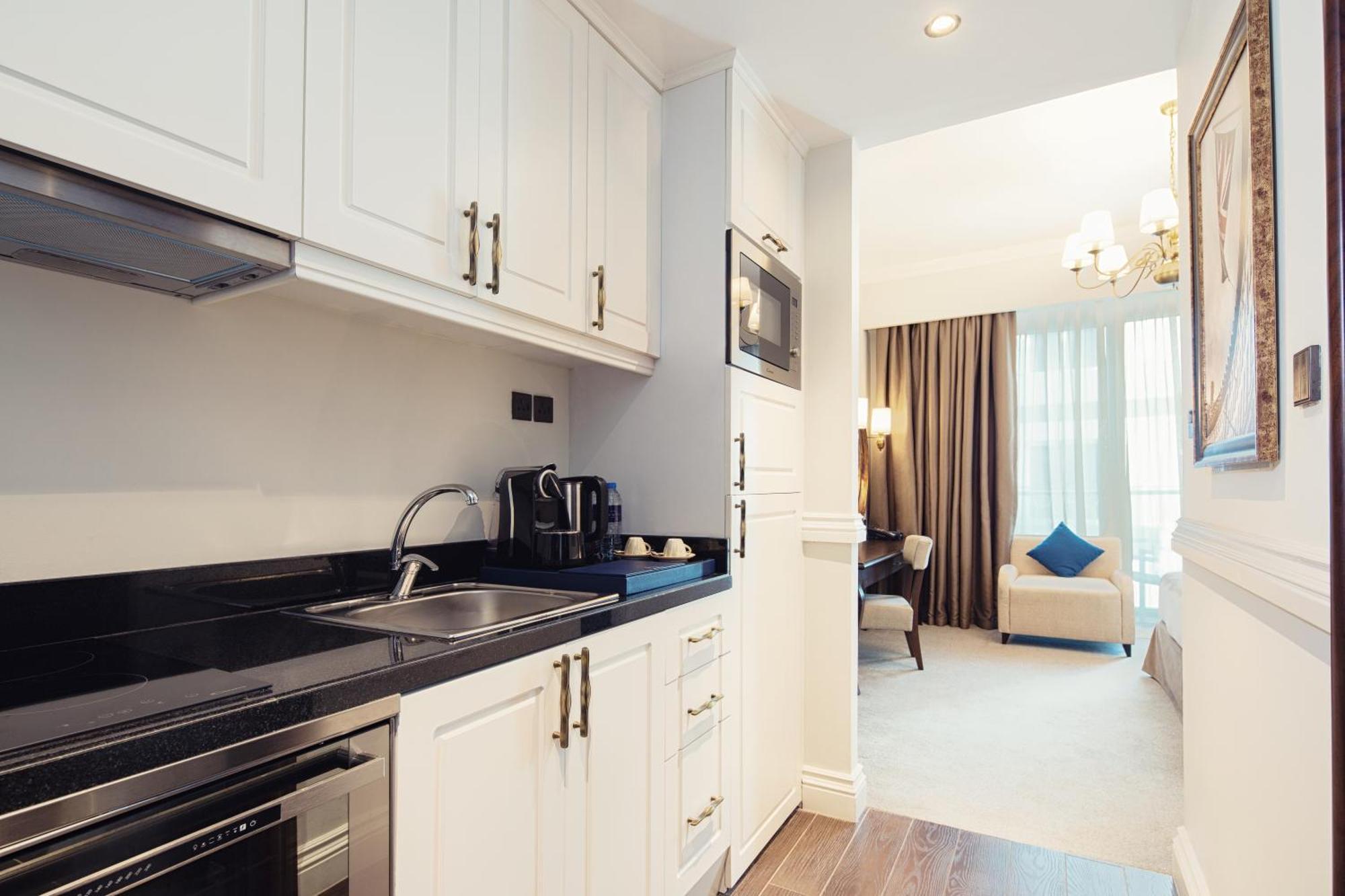 Deluxe Studio, Private Beach, Infinity Pool, Lazy River & Kids Club Access,919374916:JPEG