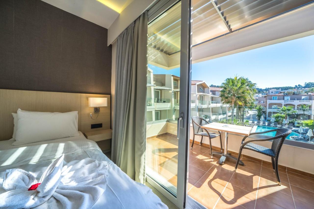 Superior One-Bedroom Apartment Sea View,991550236:JPEG