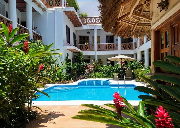 Hotel with pool: Hotelito Los Suenos