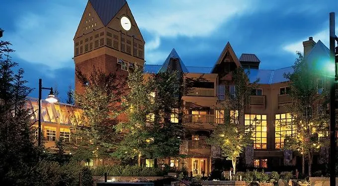 Hotel with pool: Hilton Grand Vacations Club Whistler