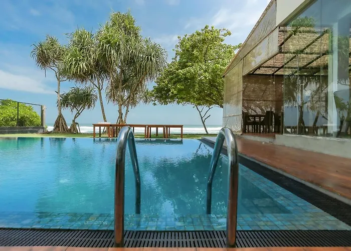 Family Hotel: Beach & Bliss Mirissa