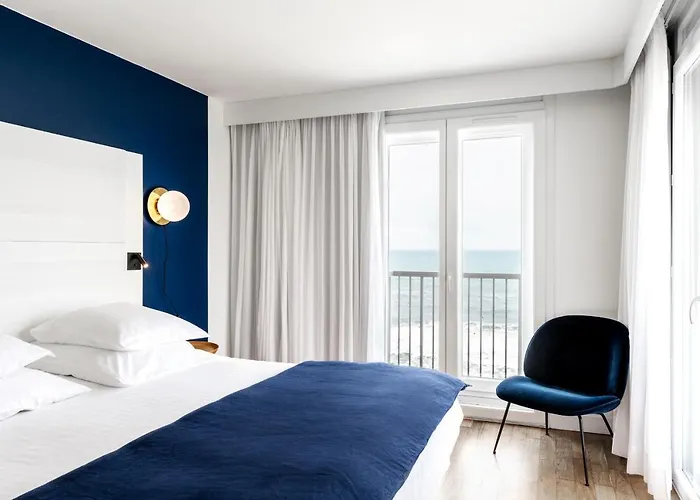 Luxury hotel only: Hotel Le Windsor Biarritz
