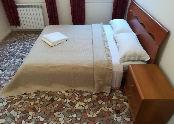 B&B only: Venice View Guesthouse