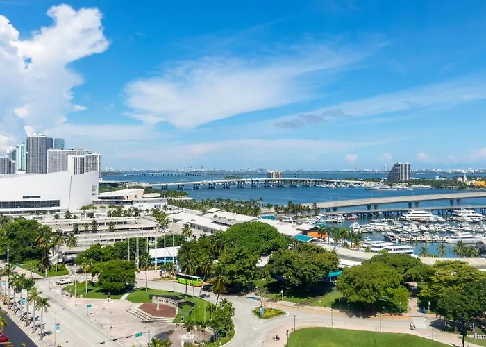 Miami hotels near Bayside Marketplace