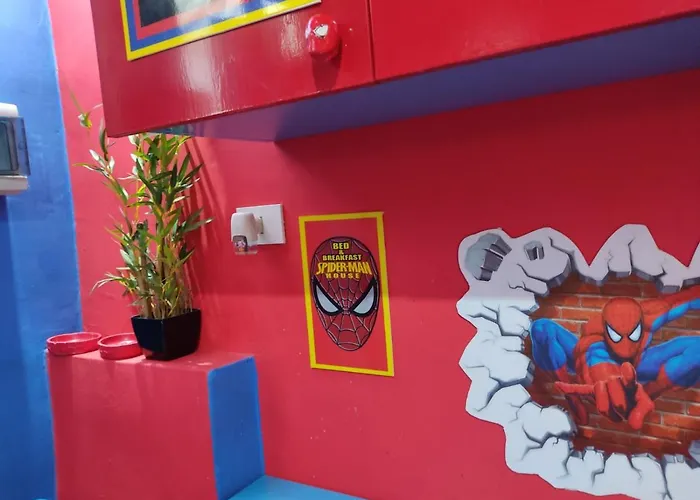 Hotel vicino al College: Spiderman House
