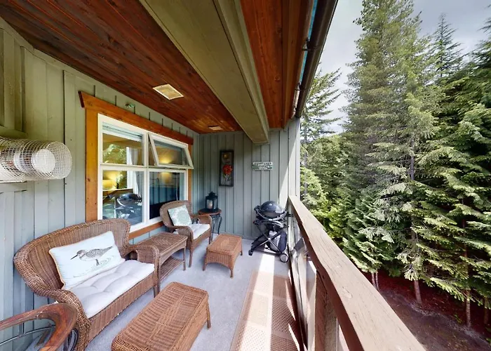 Self catering: Lost Lake Lodge