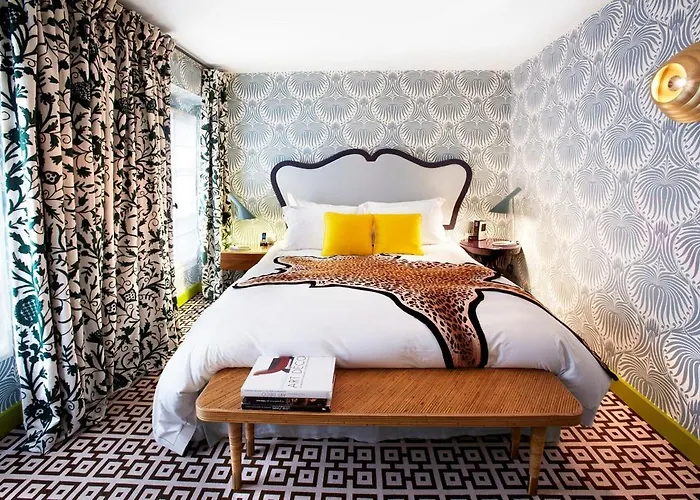 Luxury hotel only: Hotel Thoumieux