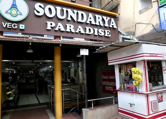 Family Hotel: Soundarya Hotel