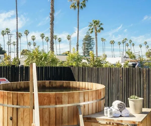 Airport Hotel: The Green Room Hotel