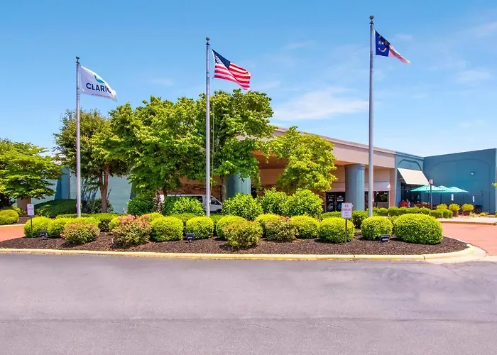 Pigeon Forge Hotels near Asheville Regional Airport (AVL)