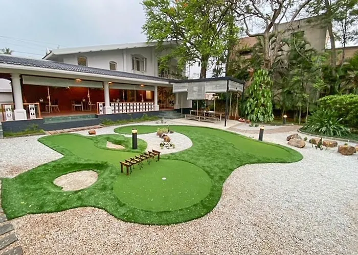 Lodge: Stayvista At Ananta - Breakfast Included & Basketball Court