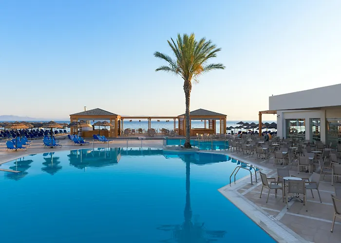 Strandhotel: Avra Beach Resort