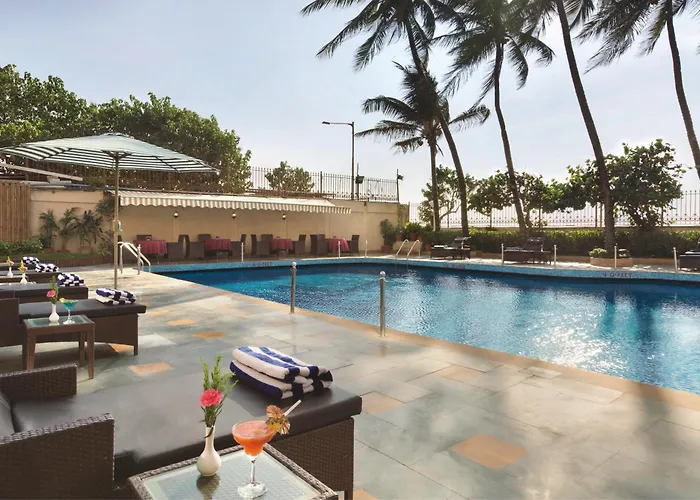 Jacuzzi hotel: Ramada Plaza By Wyndham Palm Grove
