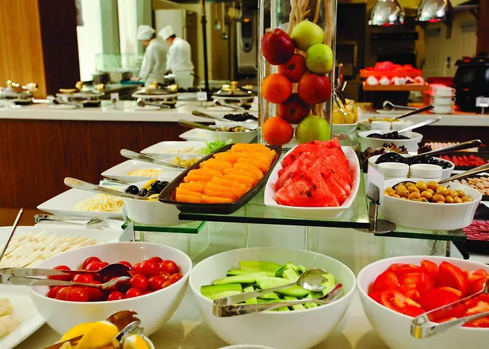 Hotel with pool: Crowne Plaza Istanbul Harbiye By Ihg