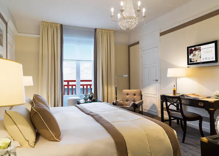 Hôtel casino: Hôtel Barrière L'Hermitage