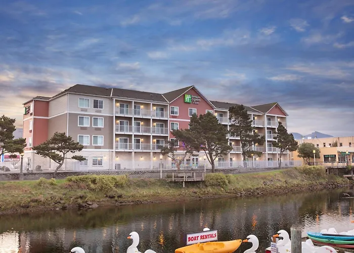 Jacuzzi hotel: Holiday Inn Express Hotel & Suites Seaside Convention Center By Ihg