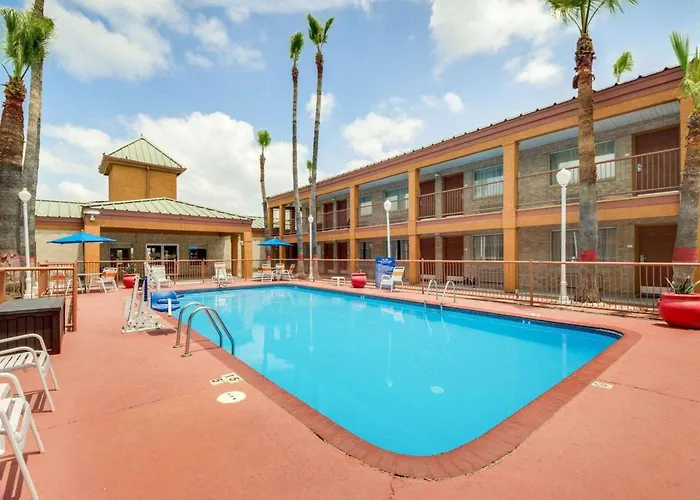 3 star hotel: Econo Lodge Inn & Suites Eagle Pass