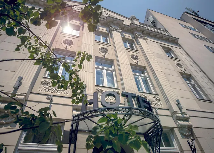 Luxury hotel only: Public House Hotel