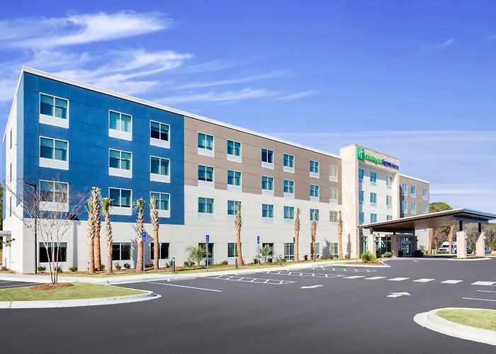 Destin Hotels near Northwest Florida Regional/Eglin Air Force Base Airport (VPS)