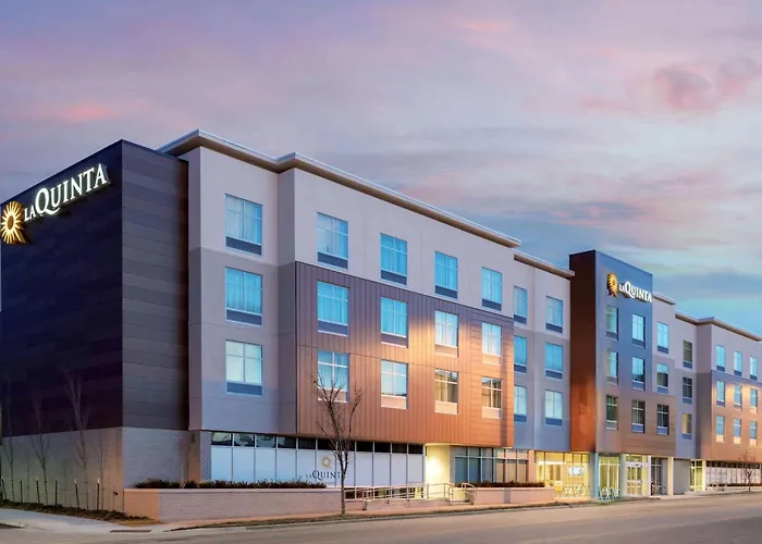 Cheap hotel: La Quinta Inn & Suites By Wyndham Kansas City Beacon Hill