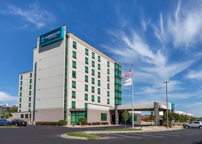 Central hotel: Clarion Suites At The Alliant Energy Center