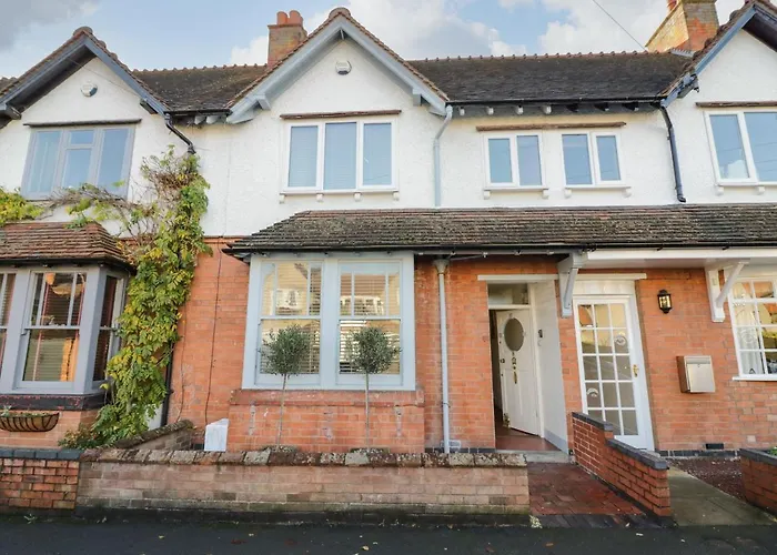 Pet Friendly hotel: 5 Albany Road