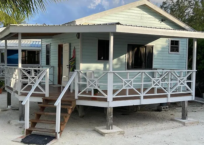 Beach hotel: Hidden Treasure Vacation Home Blue Bay Cottage